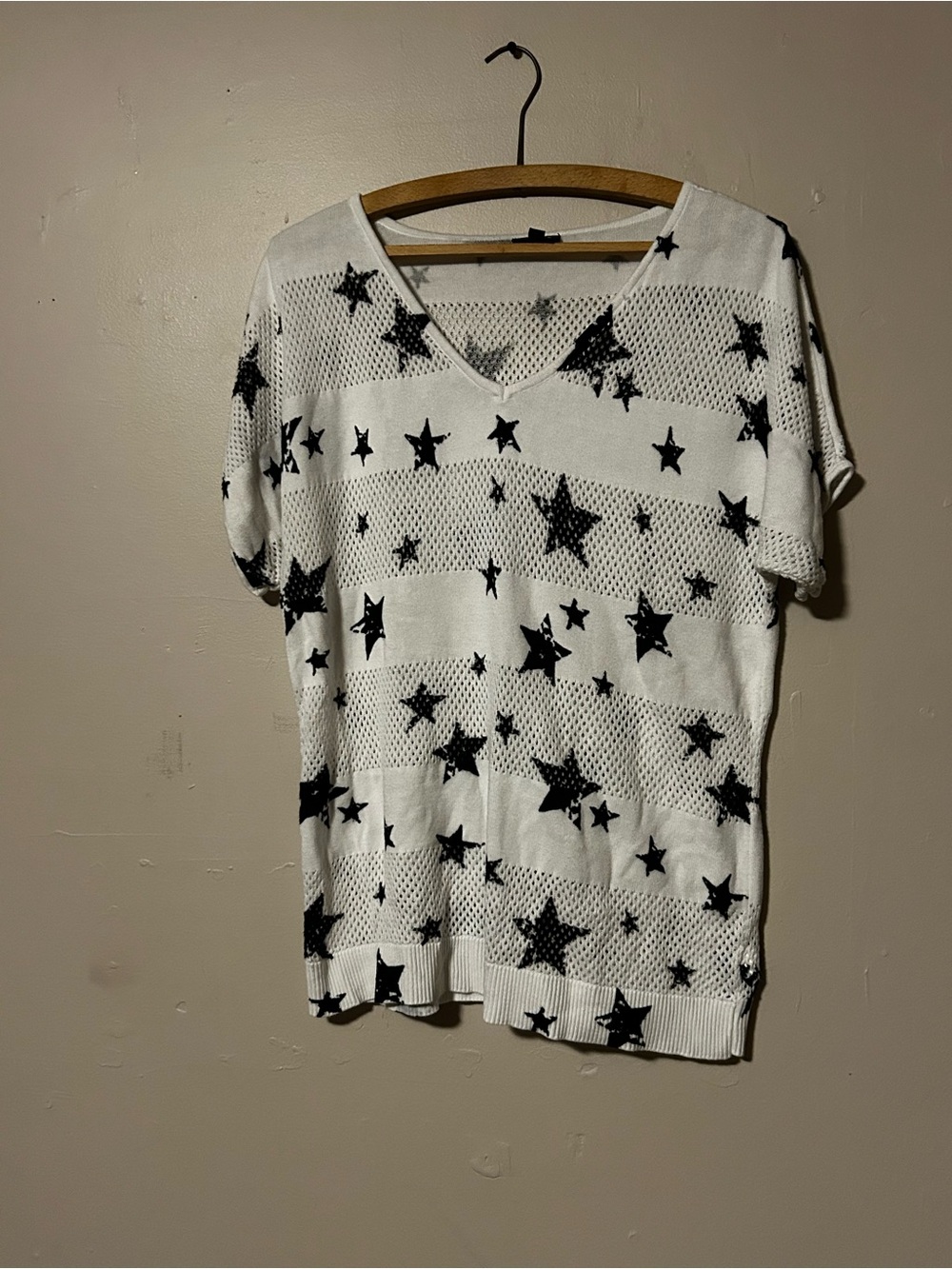torrid White Short Sleeve Star Print V-Neck Top